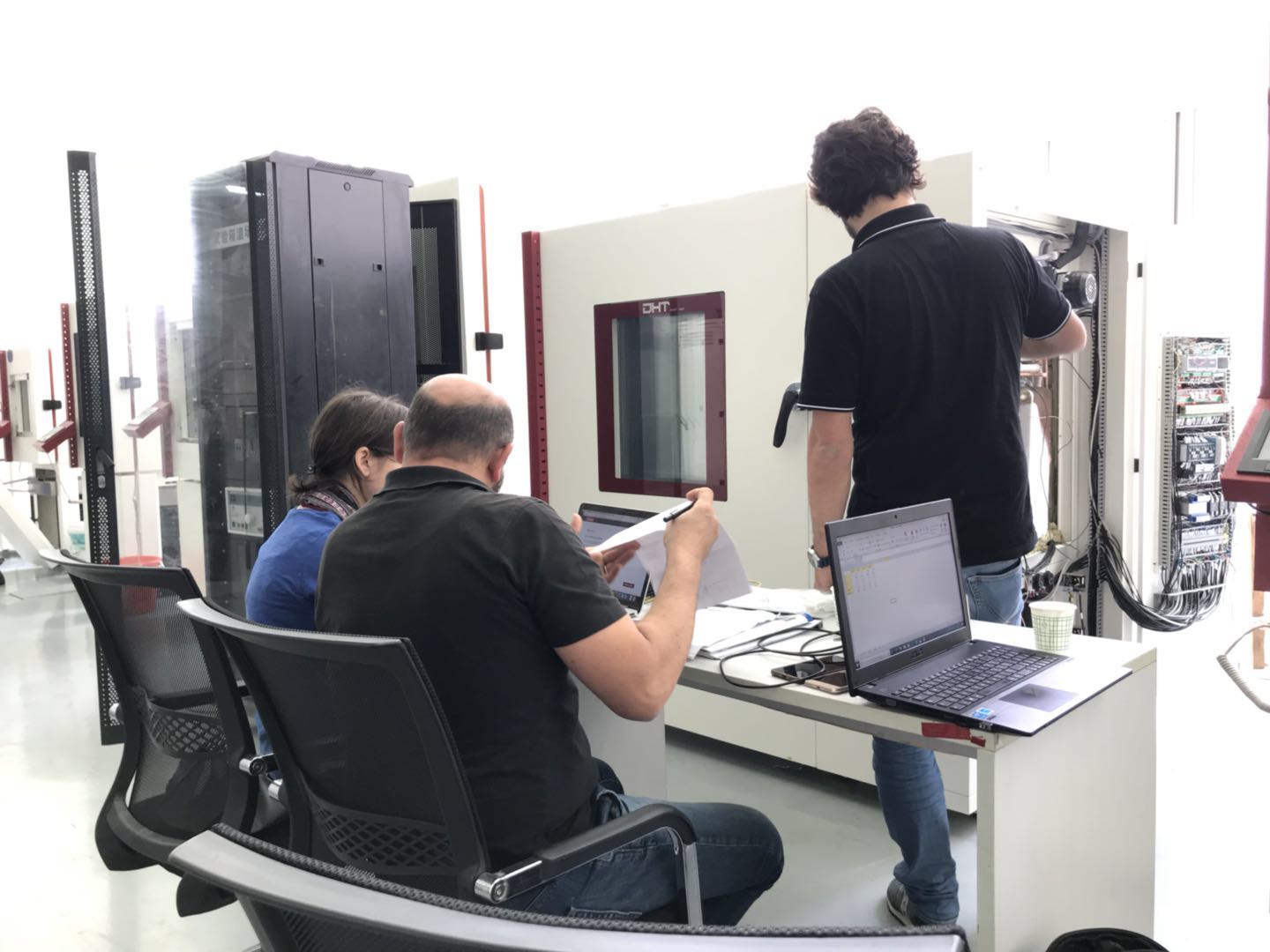 高低温交变湿热试验箱